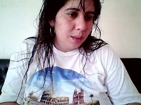 Snapshot of Benditofetiche chatting on 08/01/26, 02:49 Benditofetiche online show from 08/01/26, 02:49