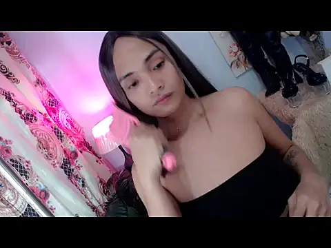 xAsianTOPModelx online show from 05/25/26, 10:32