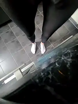 Snapshot of rezzzze chatting on 11/01/25, 02:08 rezzzze online show from 11/01/25, 02:08