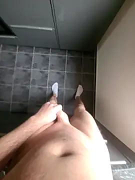 Snapshot of rezzzze chatting on 11/15/25, 11:51 rezzzze online show from 11/15/25, 11:51