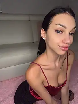 Snapshot of ilariea_girl chatting on 07/14/26, 02:56 ilariea girl online show from 07/14/26, 02:56