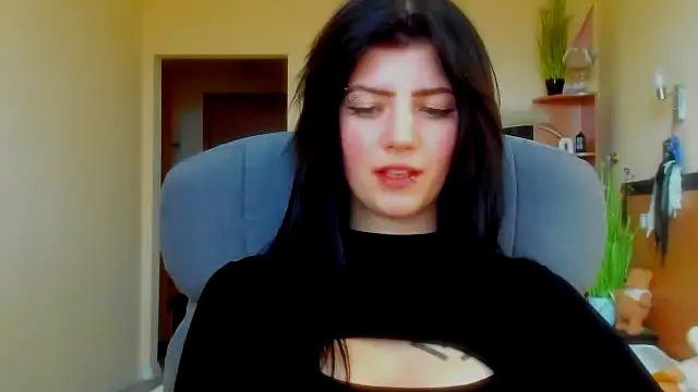Snapshot of Miamoora chatting on 10/26/25, 12:33 Miamoora online show from 10/26/25, 12:33