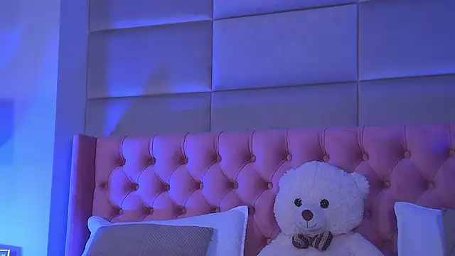 AmyraMoon online show from 10/11/25, 04:12