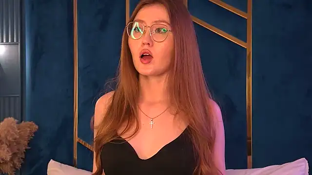 Snapshot of LisaFoxs chatting on 10/01/25, 01:39 LisaFoxs online show from 10/01/25, 01:39