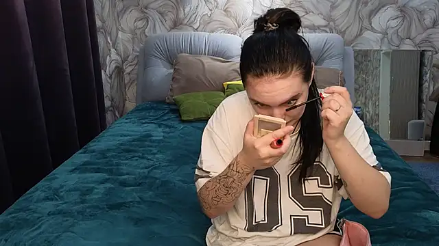 Snapshot of Mary_12 chatting on 10/09/25, 08:23 Mary 12 online show from 10/09/25, 08:23