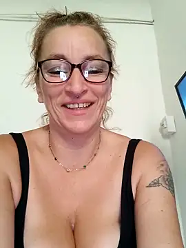 Fifi83Bell online show from 10/10/25, 08:46