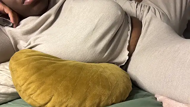 Snapshot of nanaisbackk chatting on 10/27/25, 07:56 nanaisbackk online show from 10/27/25, 07:56