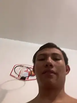 Snapshot of Davomg chatting on 11/20/25, 07:13 Davomg online show from 11/20/25, 07:13