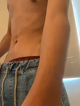 Snapshot of Davomg chatting on 04/15/26, 06:26 Davomg online show from 04/15/26, 06:26