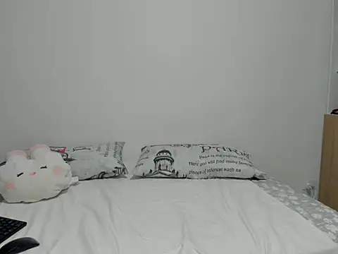 Snapshot of Velira69 chatting on 10/24/25, 07:32 Velira69 online show from 10/24/25, 07:32