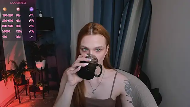 Snapshot of PollyMayer chatting on 05/21/26, 08:49 PollyMayer online show from 05/21/26, 08:49