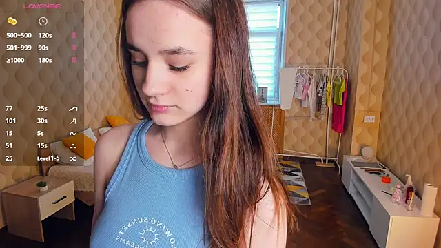 Snapshot of JinnyMcie chatting on 12/14/25, 11:04 JinnyMcie online show from 12/14/25, 11:04