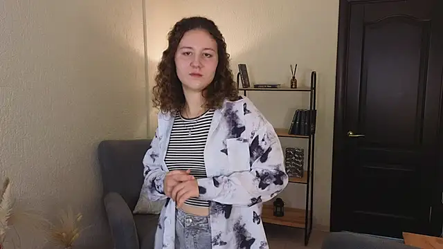 Snapshot of BrendaScot chatting on 10/20/25, 01:11 BrendaScot online show from 10/20/25, 01:11