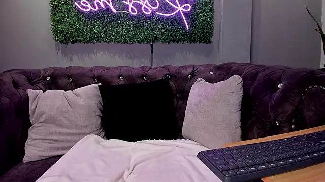 scarlettvelvet  online show from 10/27/25, 06:01