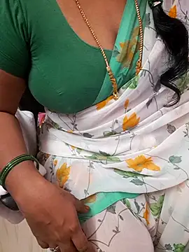Snapshot of Tamil_Ammani chatting on 10/10/25, 06:07 Tamil Ammani online show from 10/10/25, 06:07