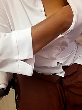 Snapshot of Tamil_Ammani chatting on 10/14/25, 06:09 Tamil Ammani online show from 10/14/25, 06:09