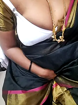 Snapshot of Tamil_Ammani chatting on 10/17/25, 04:42 Tamil Ammani online show from 10/17/25, 04:42