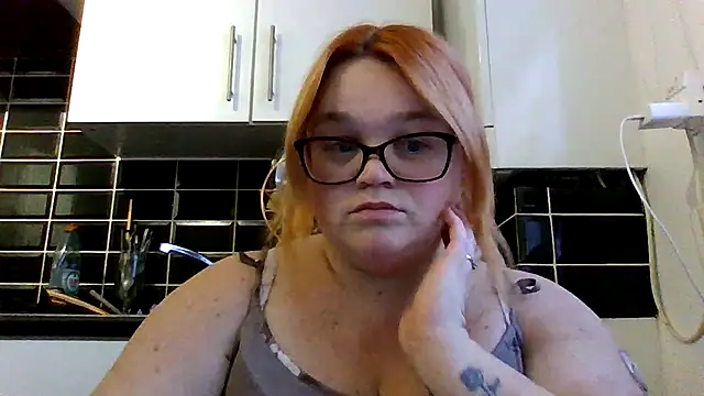 Snapshot of Curvy-AmyX chatting on 10/05/25, 05:00 Curvy-AmyX online show from 10/05/25, 05:00