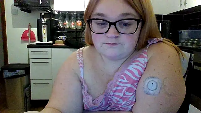 Snapshot of Curvy-AmyX chatting on 10/15/25, 10:21 Curvy-AmyX online show from 10/15/25, 10:21