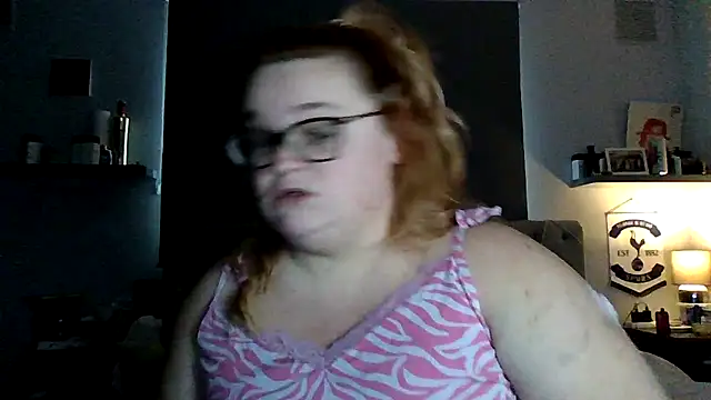 Snapshot of Curvy-AmyX chatting on 10/19/25, 01:23 Curvy-AmyX online show from 10/19/25, 01:23