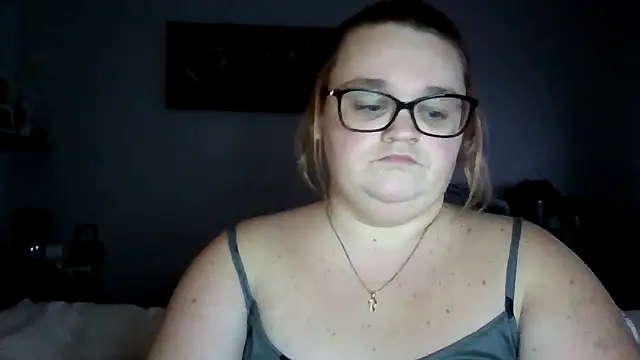 Snapshot of Curvy-AmyX chatting on 10/20/25, 07:47 Curvy-AmyX online show from 10/20/25, 07:47