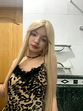 Snapshot of _Siennaaa_ chatting on 10/25/25, 08:47 Siennaaa online show from 10/25/25, 08:47