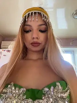 Snapshot of _Siennaaa_ chatting on 11/03/25, 12:06 Siennaaa online show from 11/03/25, 12:06