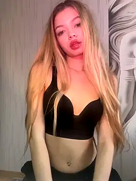 Snapshot of _Siennaaa_ chatting on 11/04/25, 12:48 Siennaaa online show from 11/04/25, 12:48