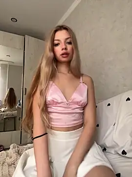 Snapshot of _Siennaaa_ chatting on 11/10/25, 01:10 Siennaaa online show from 11/10/25, 01:10