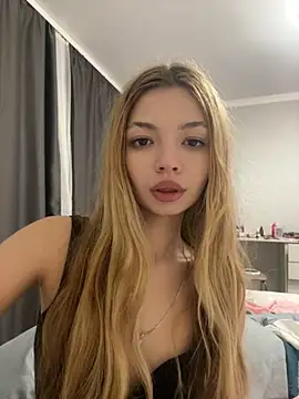 Snapshot of _Siennaaa_ chatting on 11/28/25, 08:55 Siennaaa online show from 11/28/25, 08:55