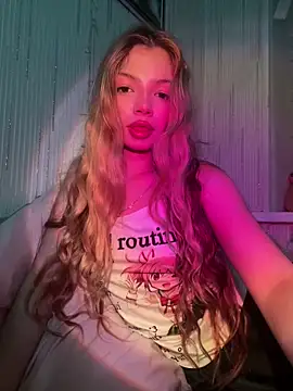 Snapshot of _Siennaaa_ chatting on 03/01/26, 09:50 Siennaaa online show from 03/01/26, 09:50