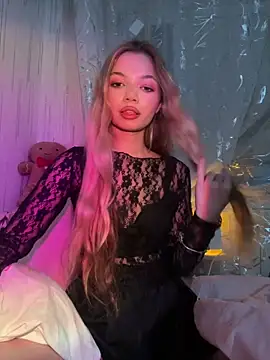 Snapshot of _Siennaaa_ chatting on 03/05/26, 09:00 Siennaaa online show from 03/05/26, 09:00