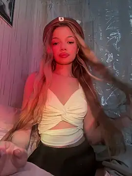 Snapshot of _Siennaaa_ chatting on 03/06/26, 10:50 Siennaaa online show from 03/06/26, 10:50