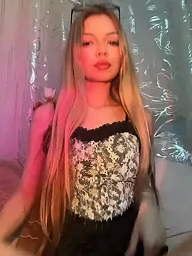 Snapshot of _Siennaaa_ chatting on 03/08/26, 10:24 Siennaaa online show from 03/08/26, 10:24