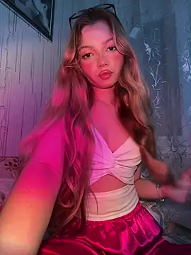 Snapshot of _Siennaaa_ chatting on 03/20/26, 08:35 Siennaaa online show from 03/20/26, 08:35