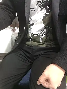 Snapshot of chougegg0214 chatting on 11/19/25, 01:27 chougegg0214 online show from 11/19/25, 01:27