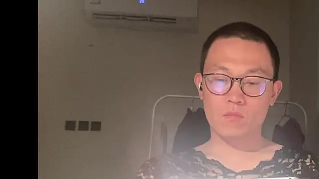 Snapshot of yewuzhibb chatting on 09/30/25, 08:25 yewuzhibb online show from 09/30/25, 08:25