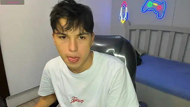 StiwenTwink online show from 11/18/25, 04:55