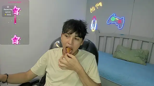 StiwenTwink online show from 12/18/25, 07:31