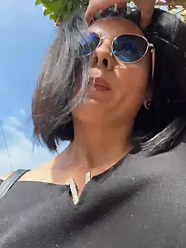 SaraMistick online show from 12/18/25, 02:23