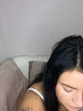 LolaReaX online show from 12/23/25, 08:23