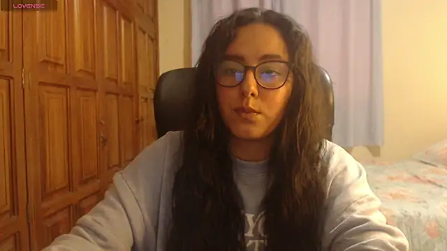 Venus cat  online show from 12/18/25, 10:49