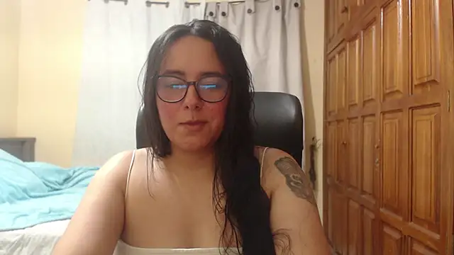 Snapshot of Venus_cat_ chatting on 06/18/26, 02:01 Venus cat online show from 06/18/26, 02:01