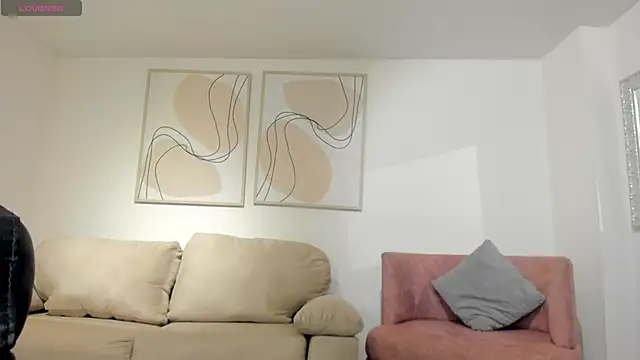 EmilyJohnsonX1 online show from 12/13/25, 08:25