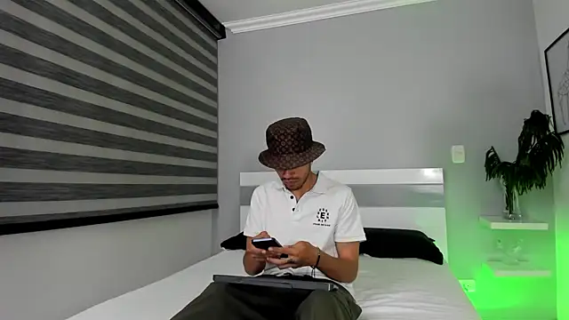 ZaynShadow online show from 10/18/25, 05:21