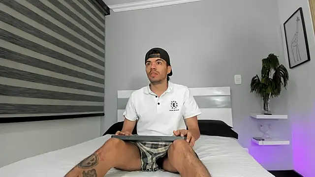 ZaynShadow online show from 10/18/25, 06:19