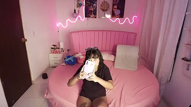 Sheyla vegas online show from 10/22/25, 03:40