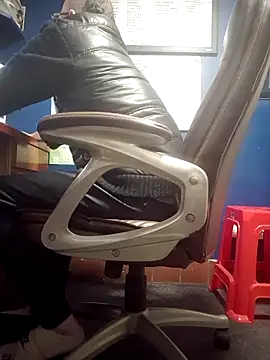 Snapshot of Curious9884 chatting on 11/12/25, 10:30 Curious9884 online show from 11/12/25, 10:30