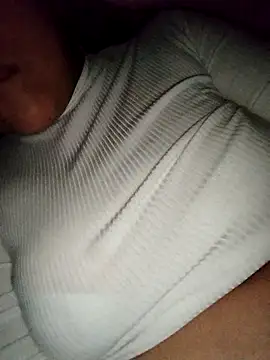 Snapshot of madeelinee chatting on 10/02/25, 05:25 madeelinee online show from 10/02/25, 05:25