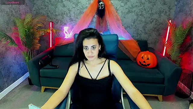 Snapshot of CherrySecrett chatting on 10/28/25, 02:20 CherrySecrett online show from 10/28/25, 02:20